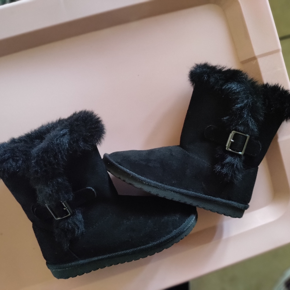 Boots - Picture 2 of 3